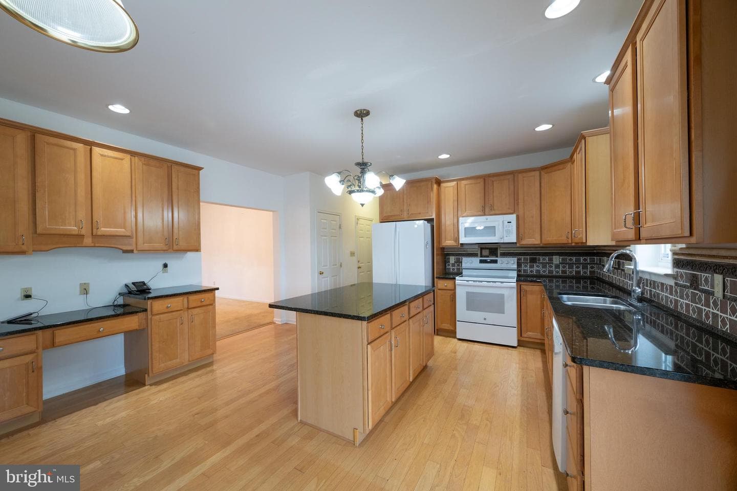 2760 New England Drive photo 12