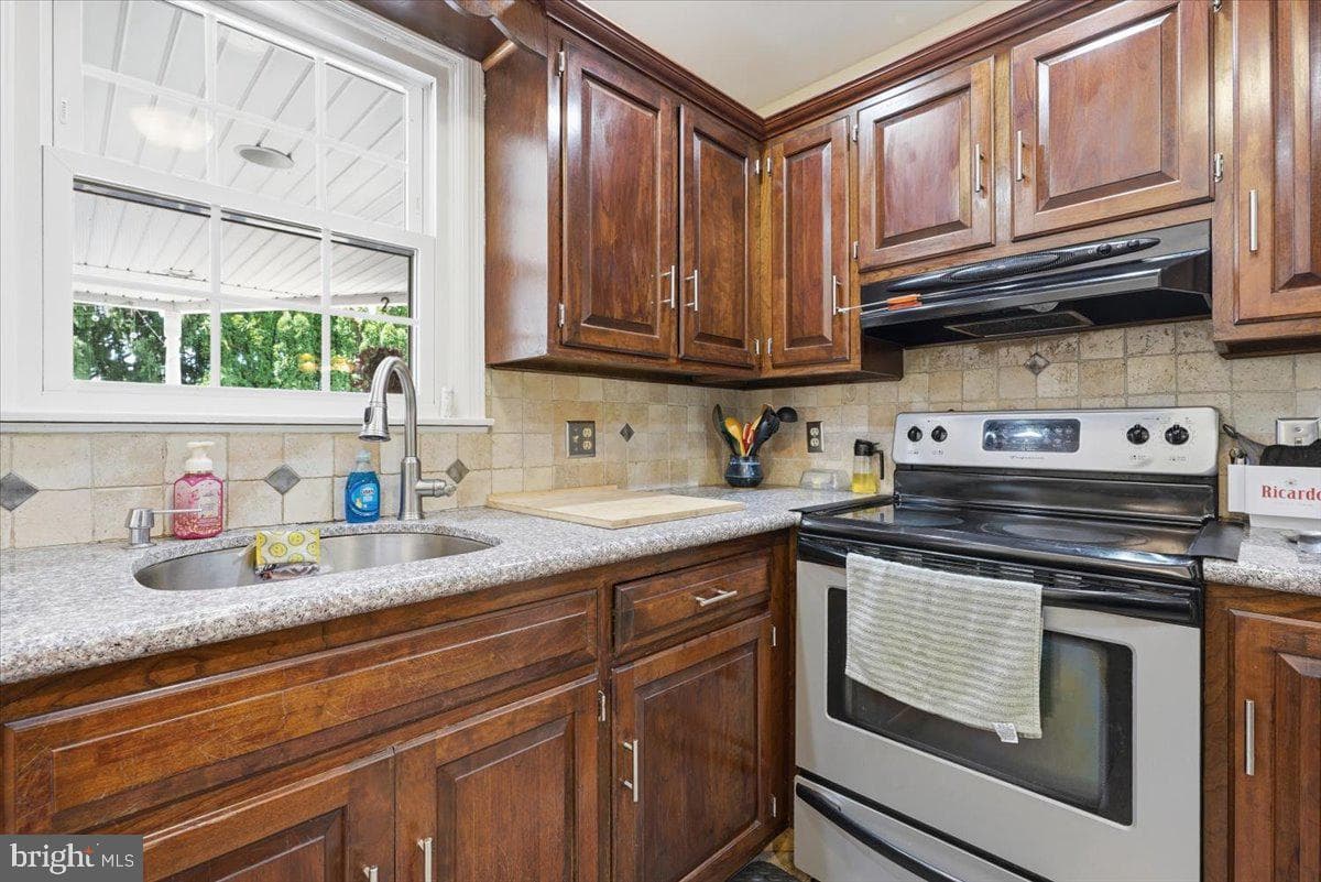 3547 Hecktown Road photo 21