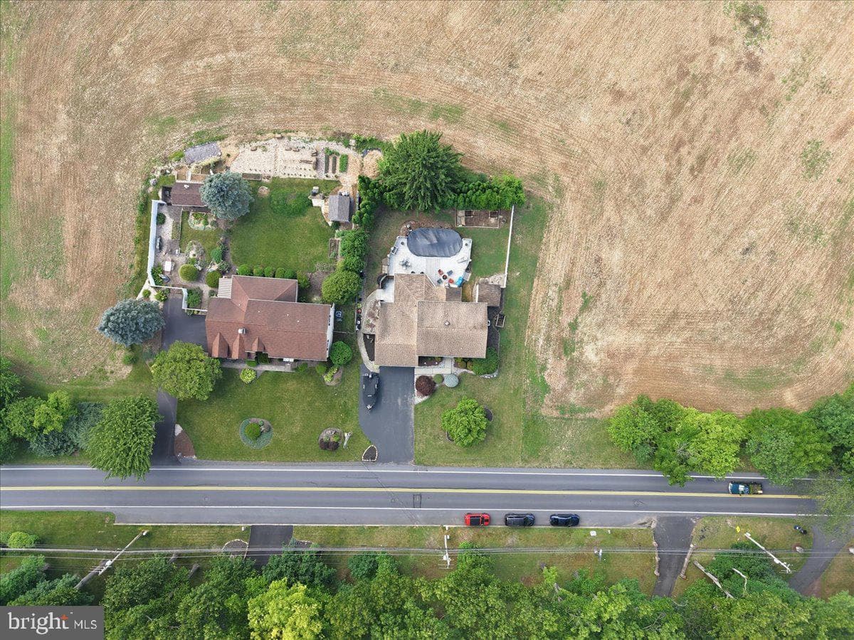 3547 Hecktown Road photo 59