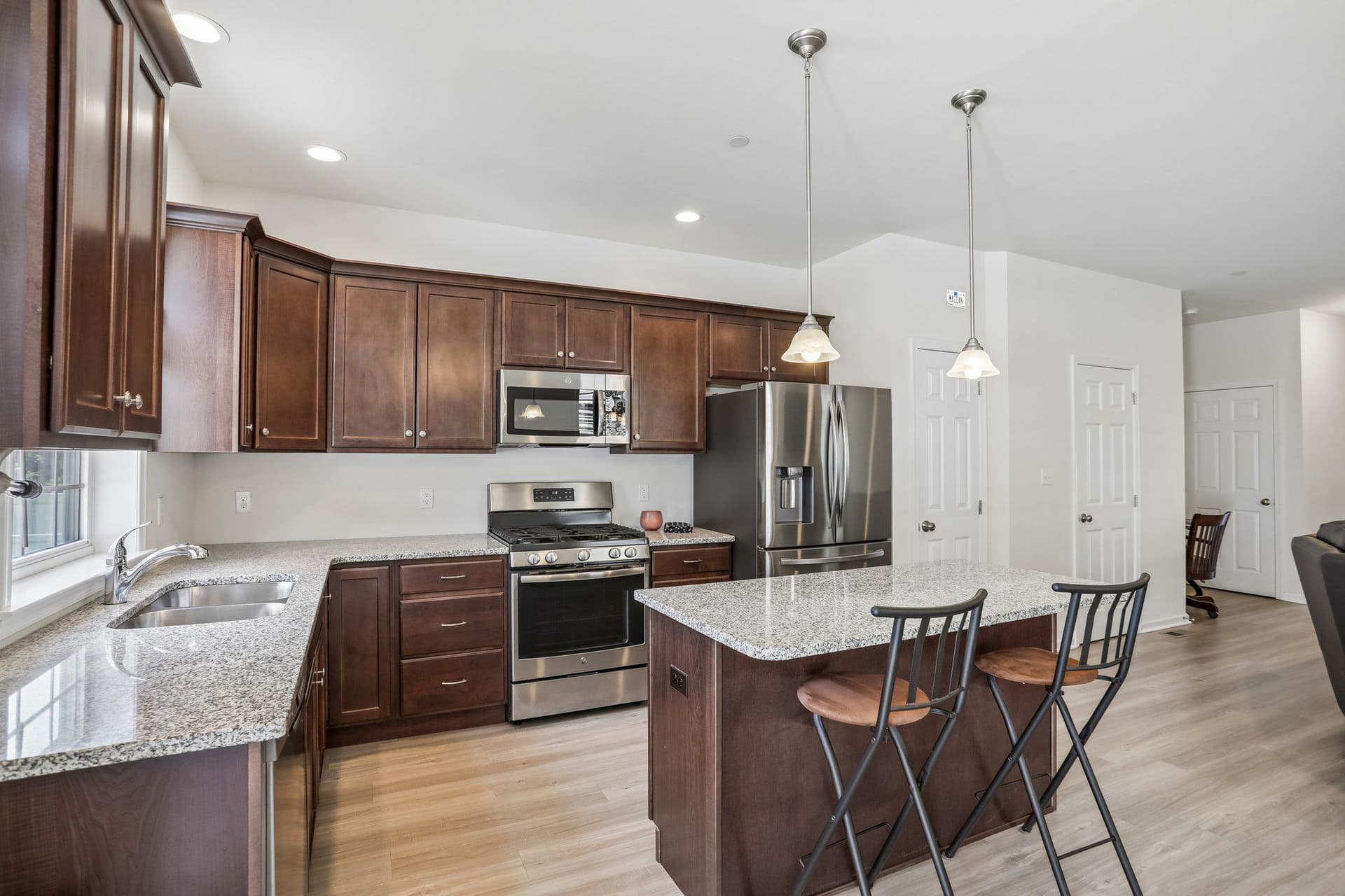 2127 Huntington Lane photo 9
