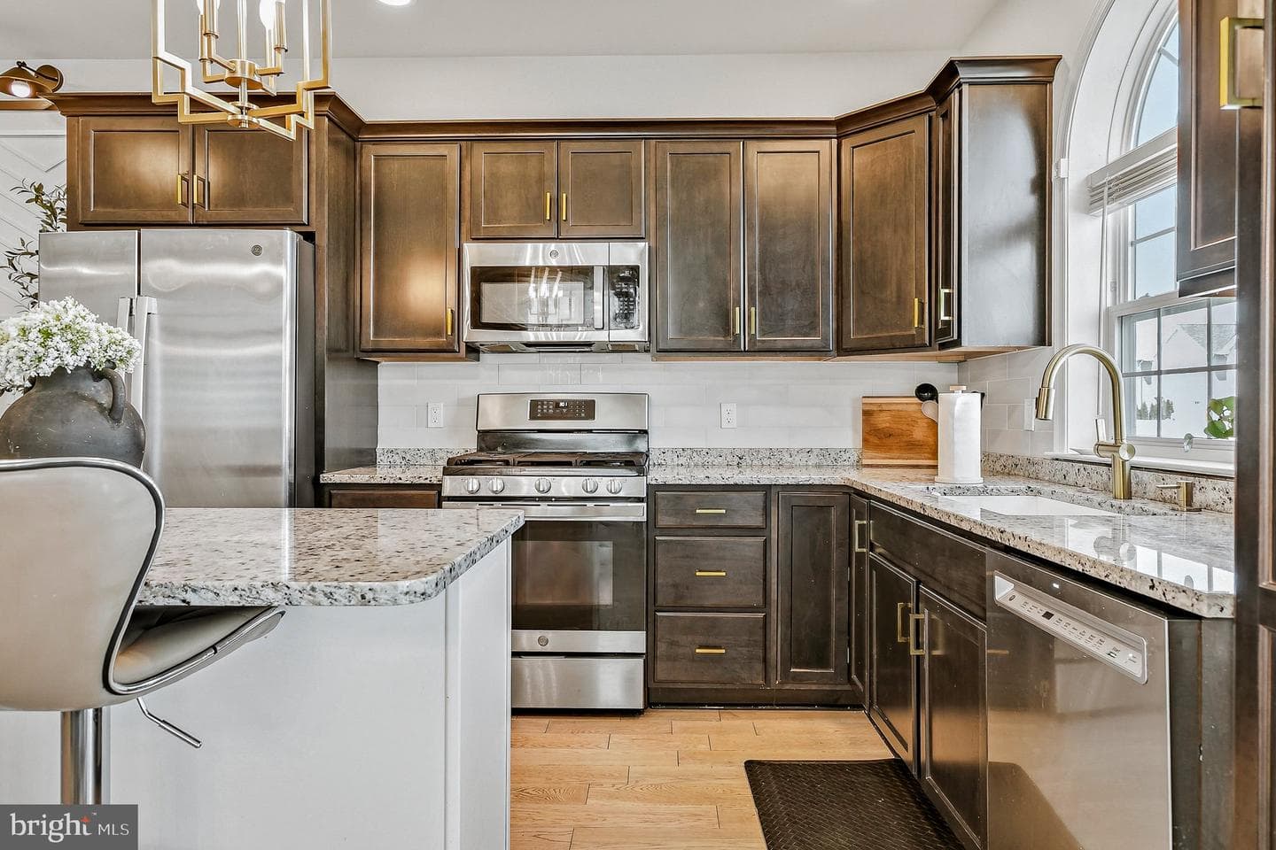 3155 W Huntington Lane photo 4