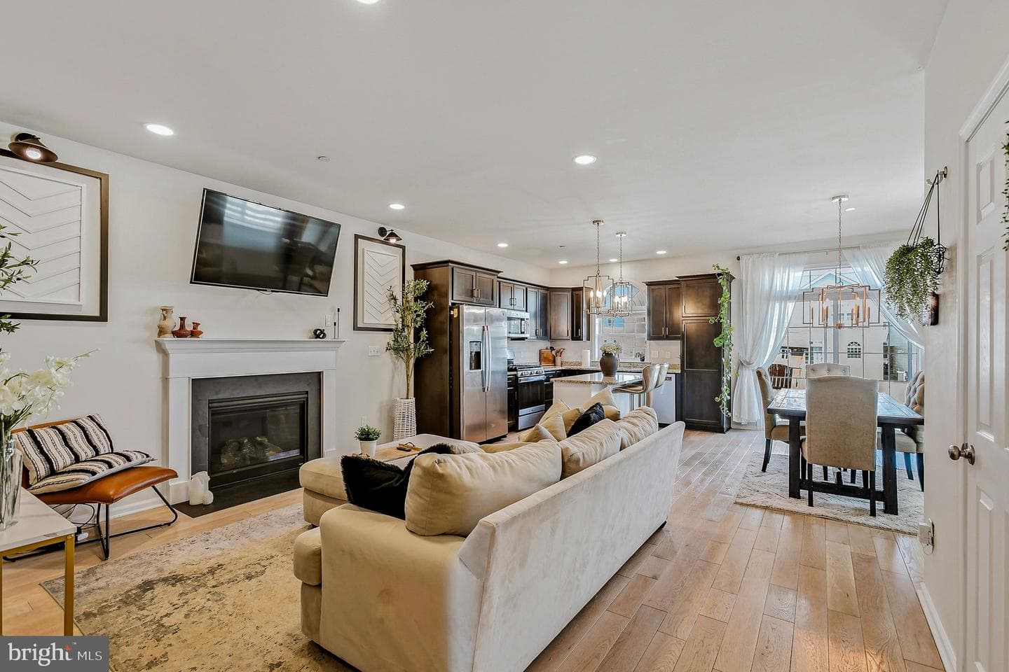 3155 W Huntington Lane photo 6