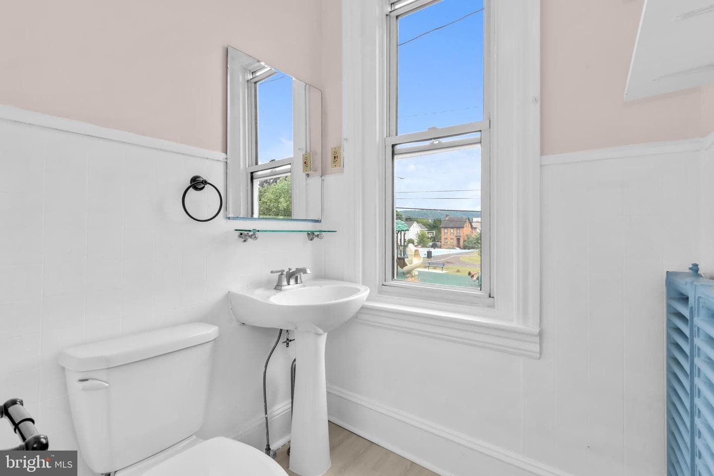 227 E Garrison Street photo 18