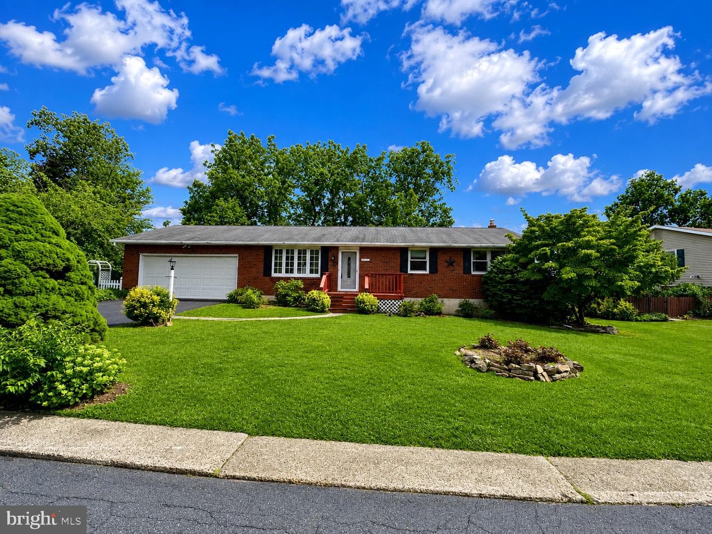 32 W Sylvan Drive photo 1