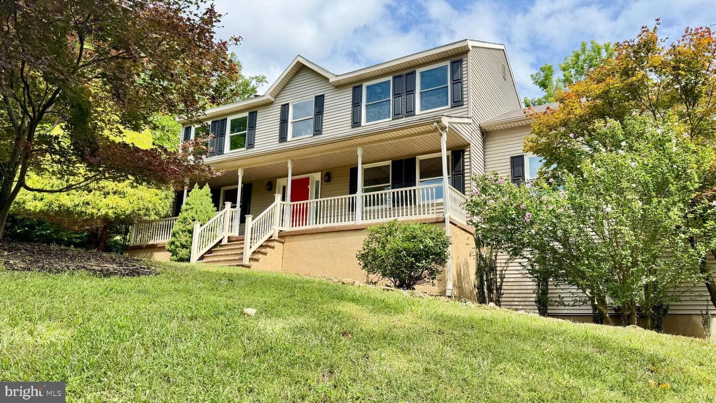 18 Joan Street photo 1