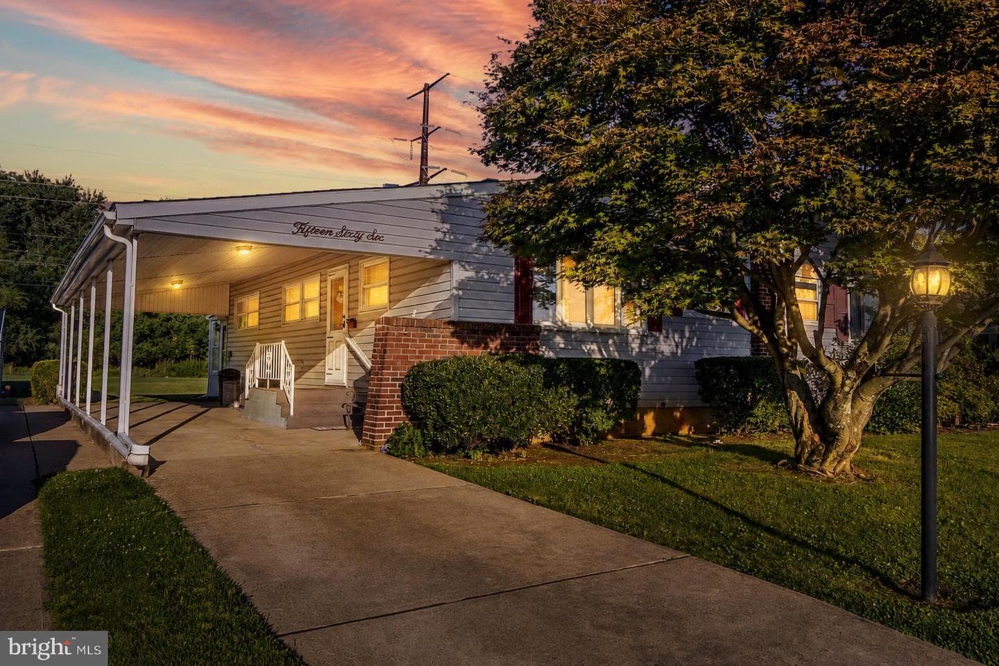 1566 Livingston Street photo 1