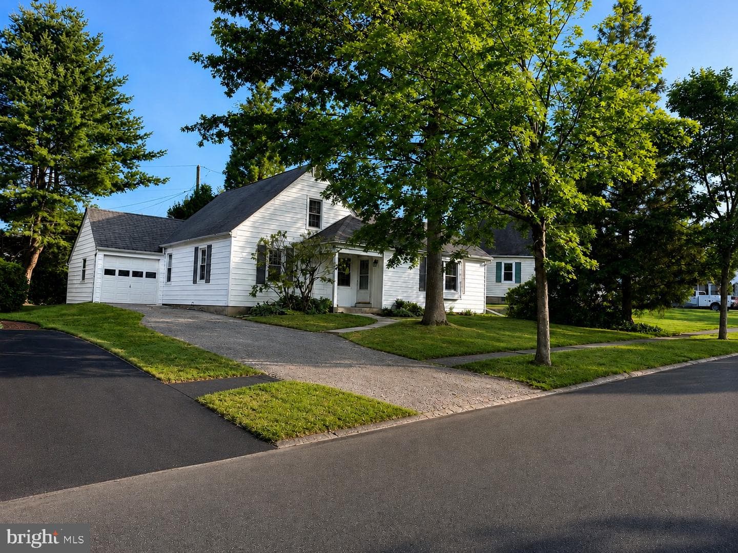 974 Juniper Road photo 1