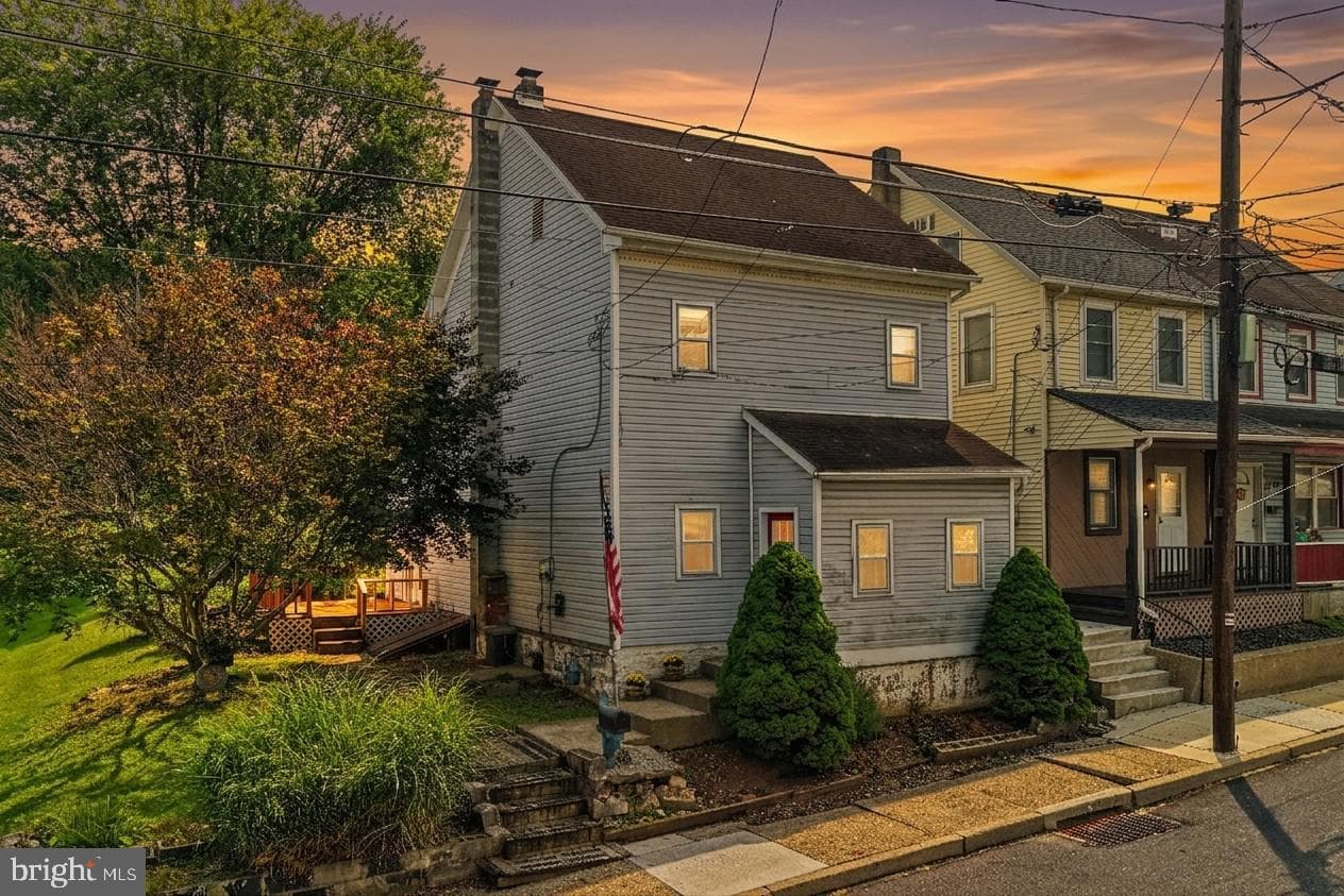 148 Monroe Street photo 1