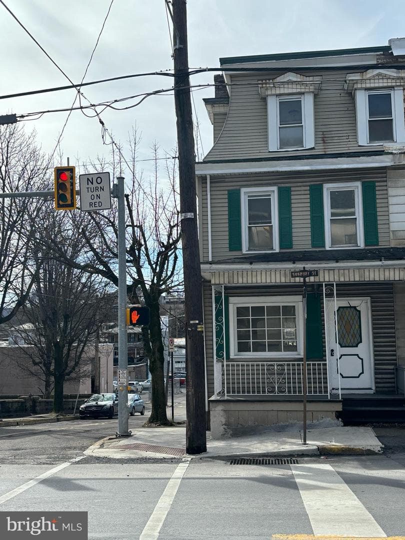 140 E Sunbury Street photo 2