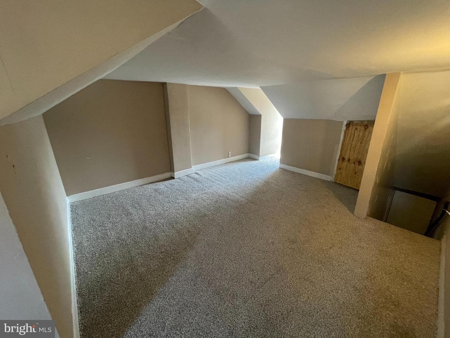 720 E Race Street photo 7