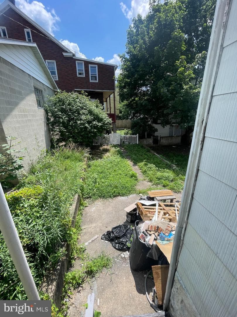 720 E Race Street photo 8