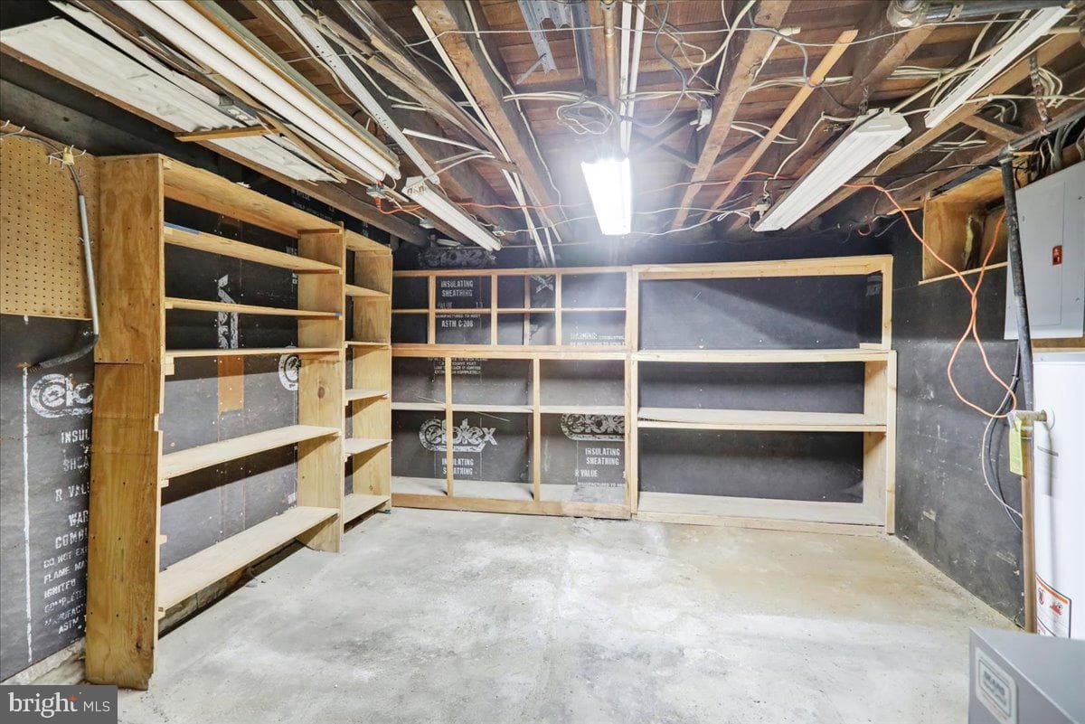 826 E Dewart Street photo 26