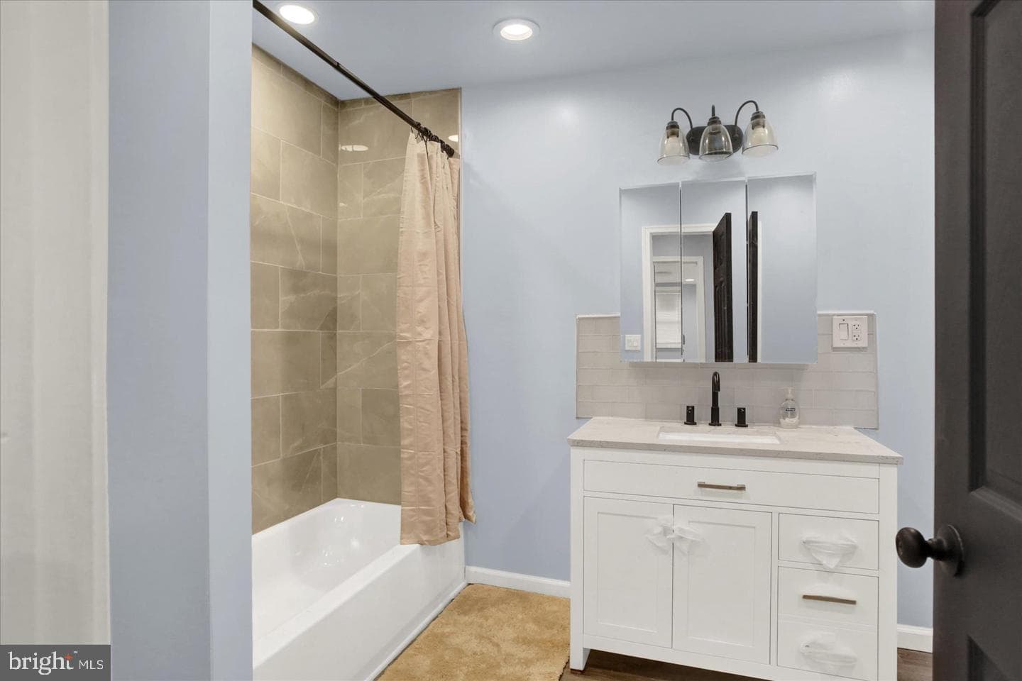 829-831 W Pine Street photo 16