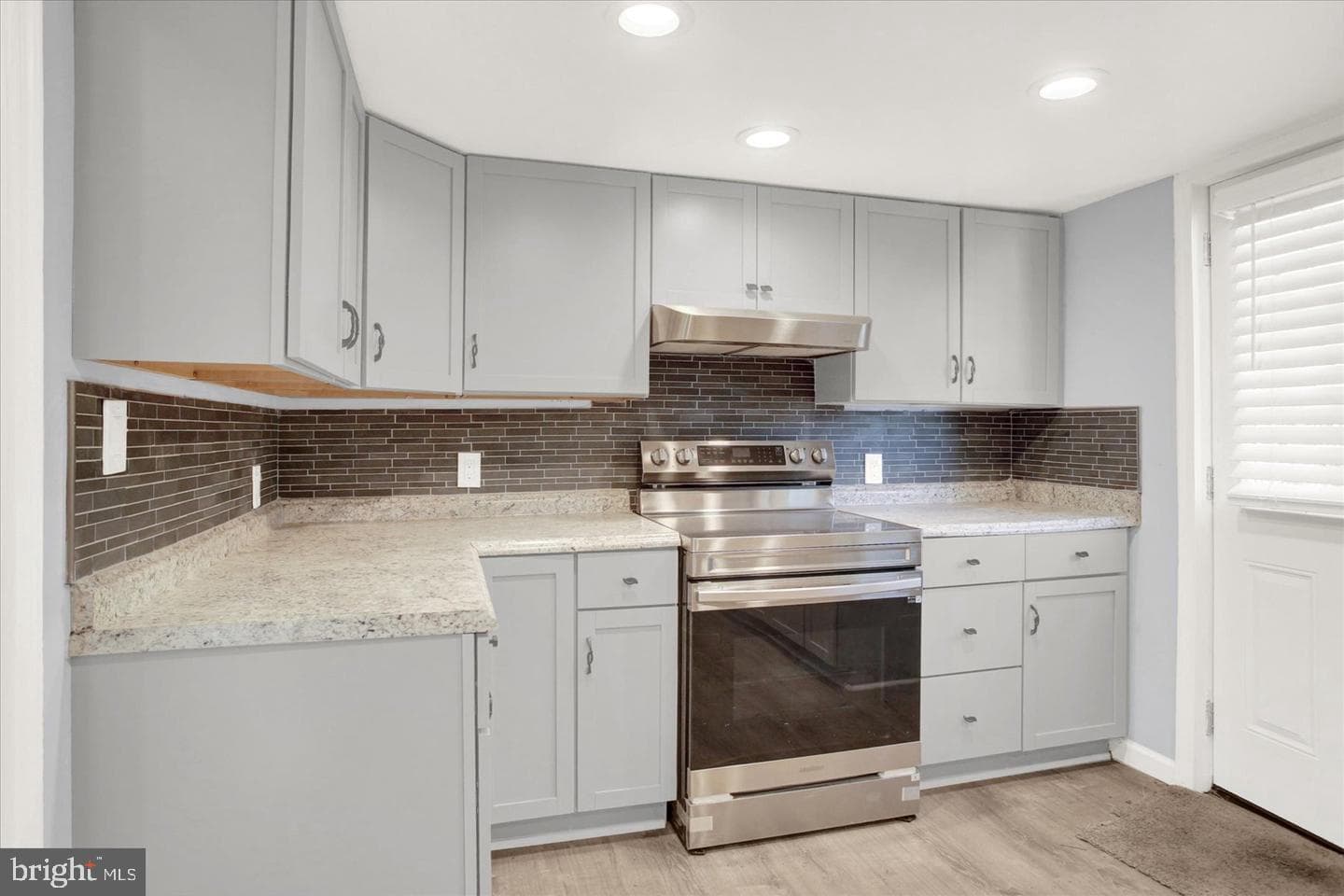 829-831 W Pine Street photo 9