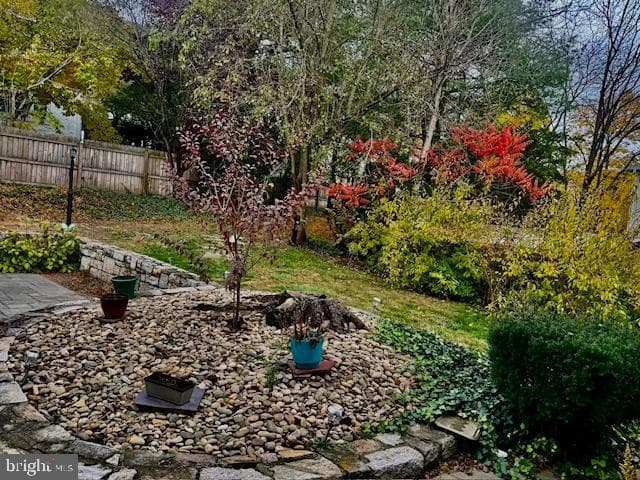 127 E Sunbury Street photo 17
