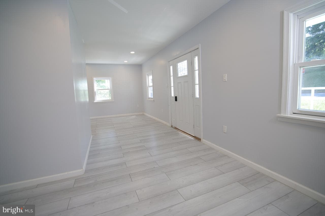 903 W Spruce Street photo 12