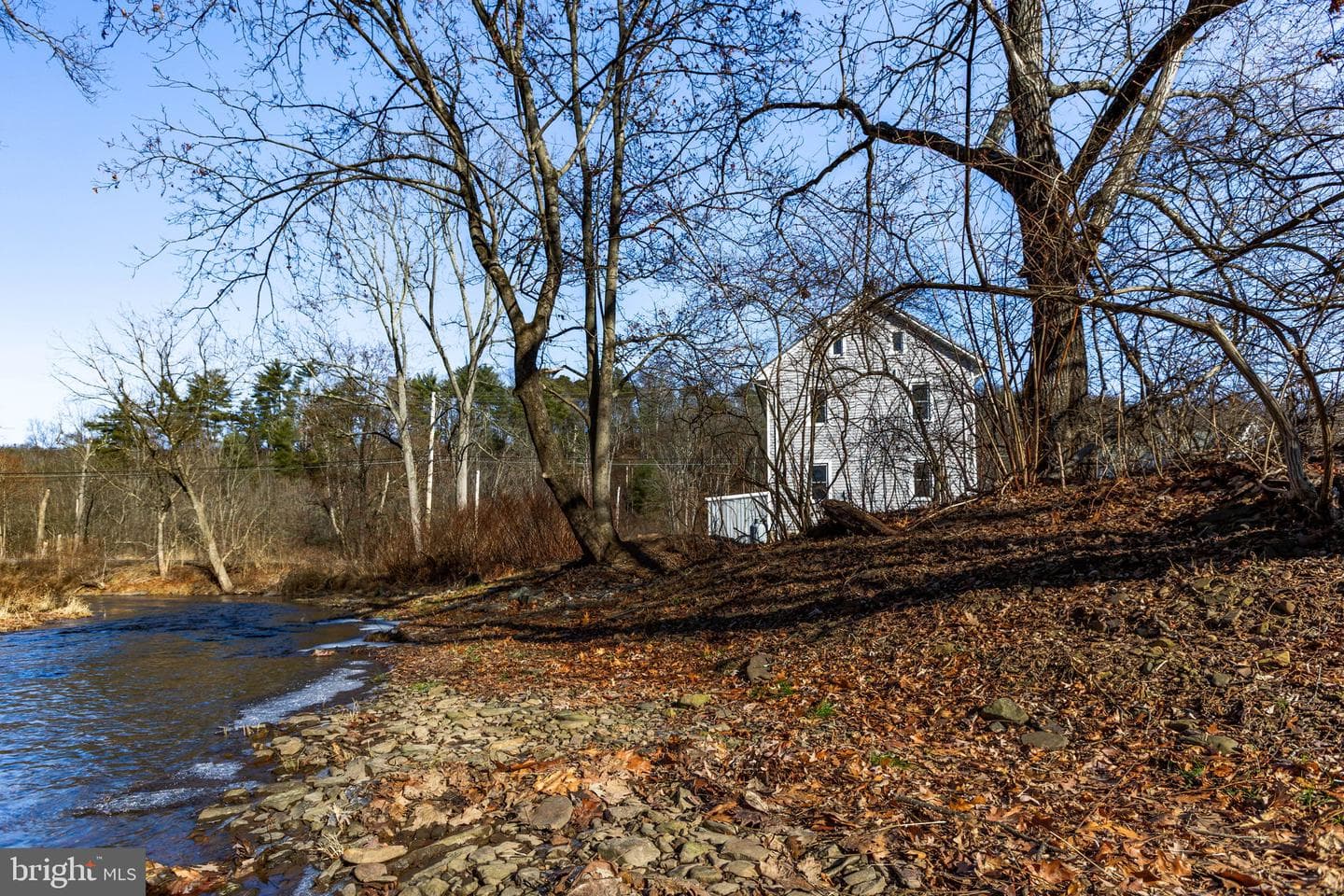 1586 Schwaben Creek Road photo 2
