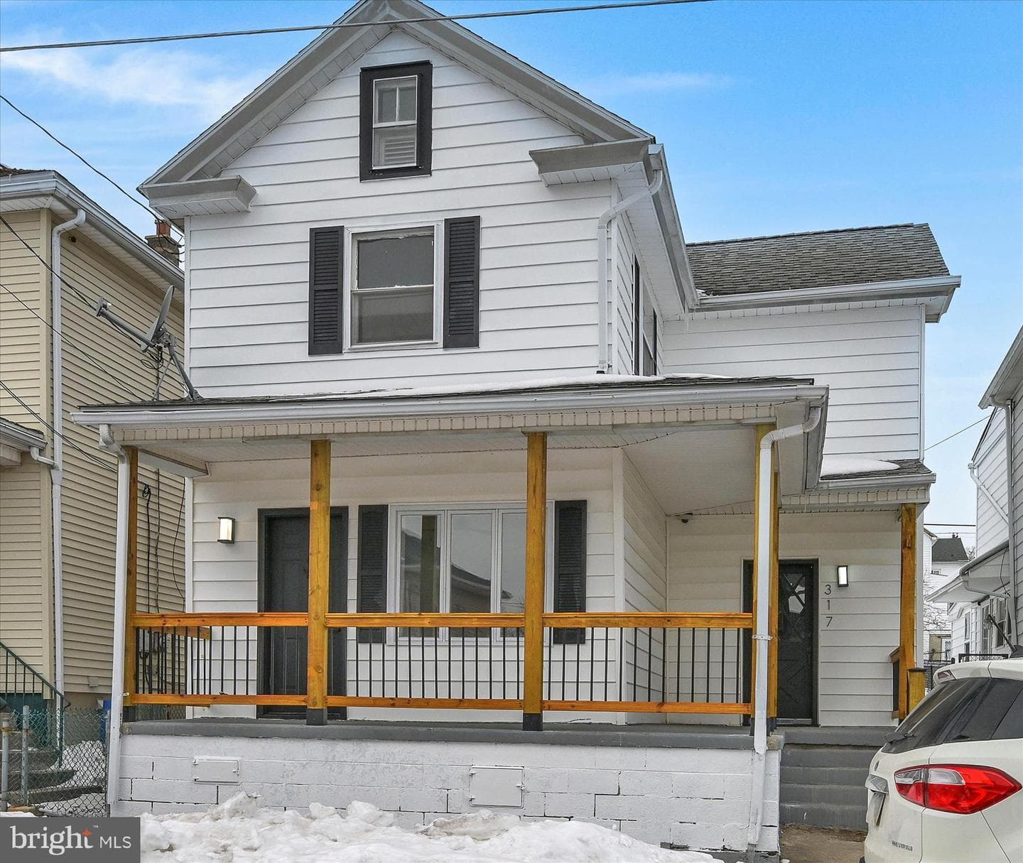 317 E Melrose Street photo 5