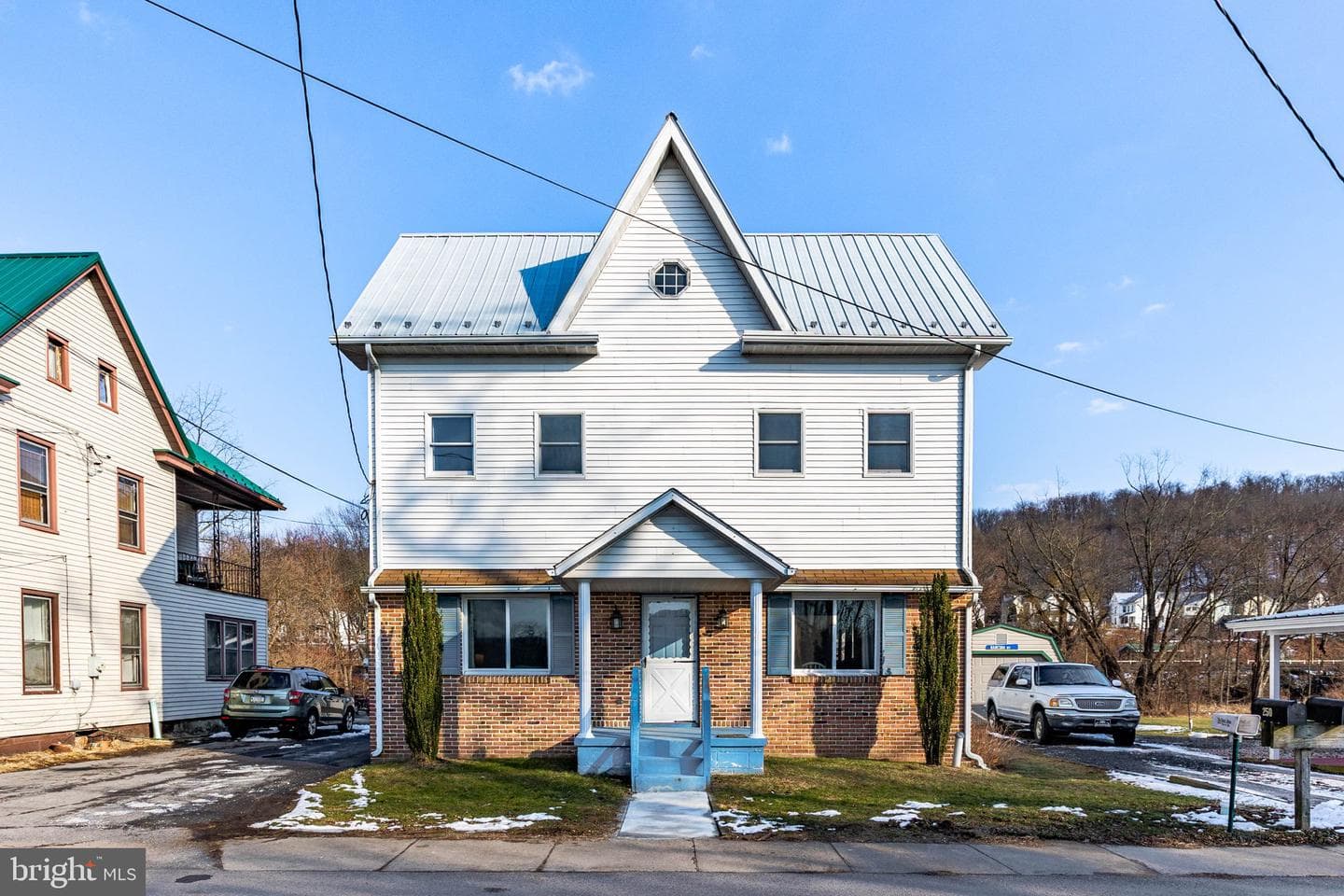 250 Riverside Lane, Herndon