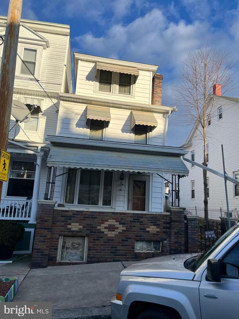 321 S Vine Street photo 1