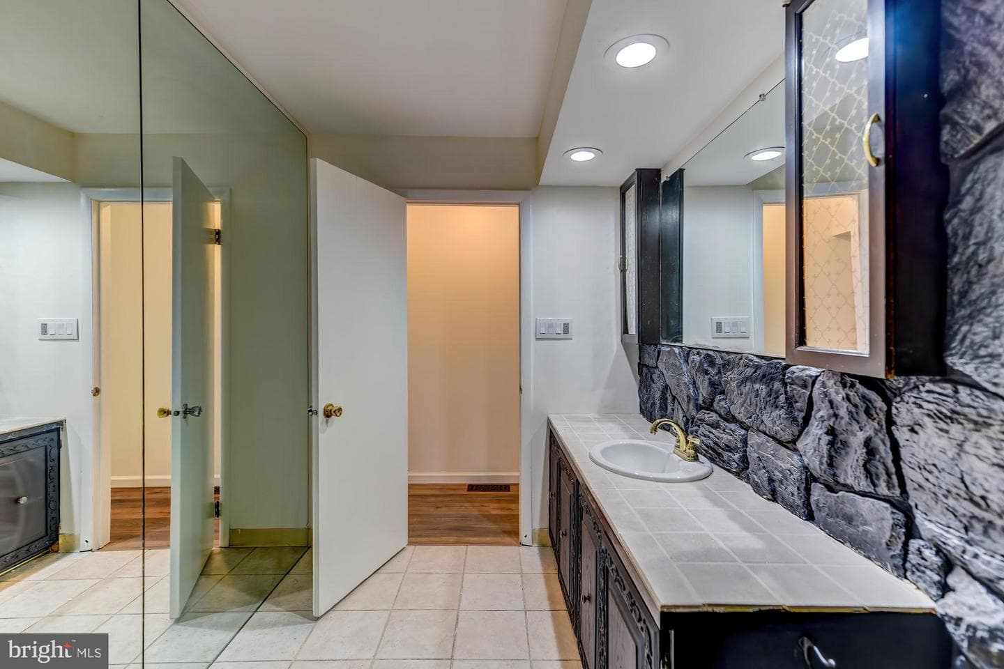 148 Penn Avenue photo 58