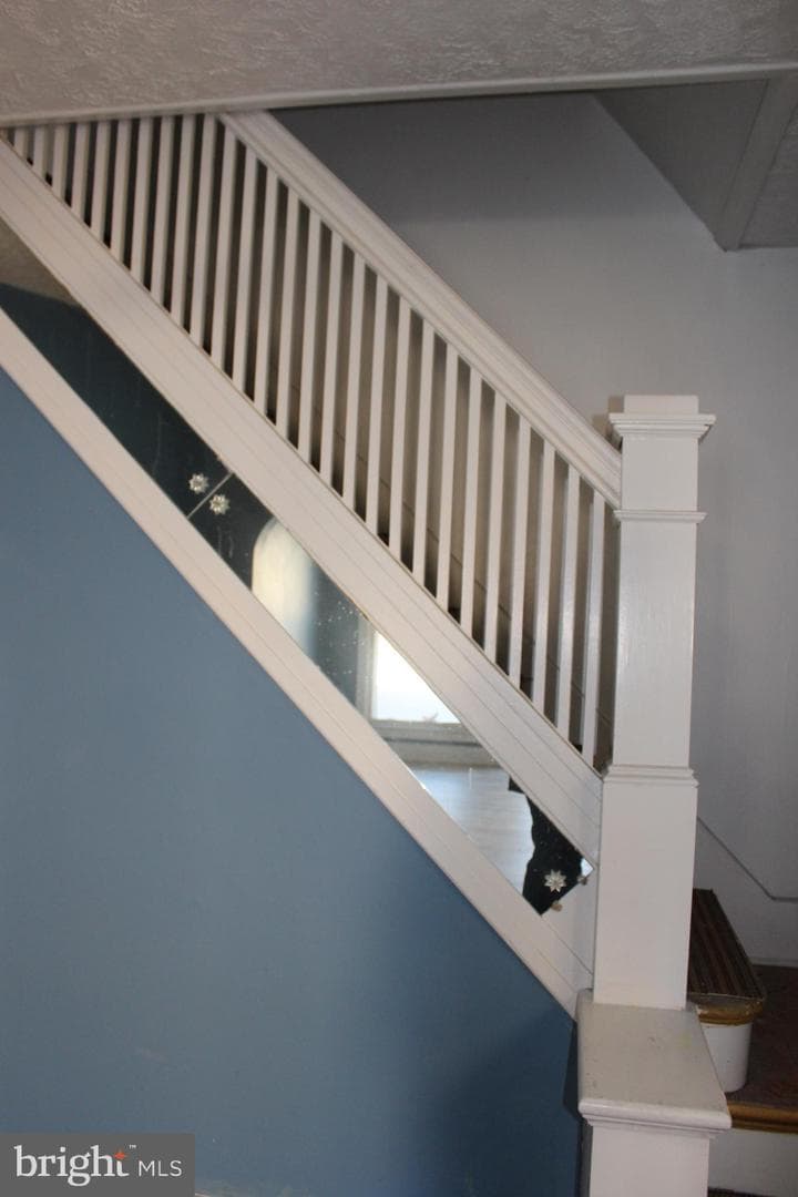 8 N Locust Street photo 12