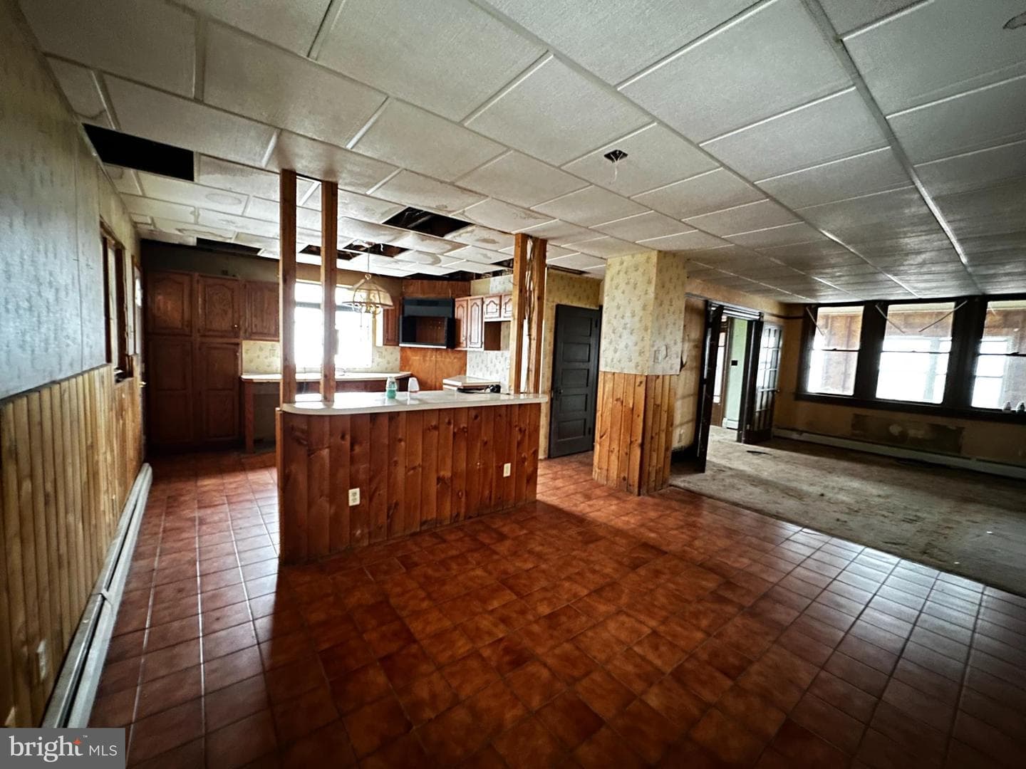 437 E Melrose St photo 10