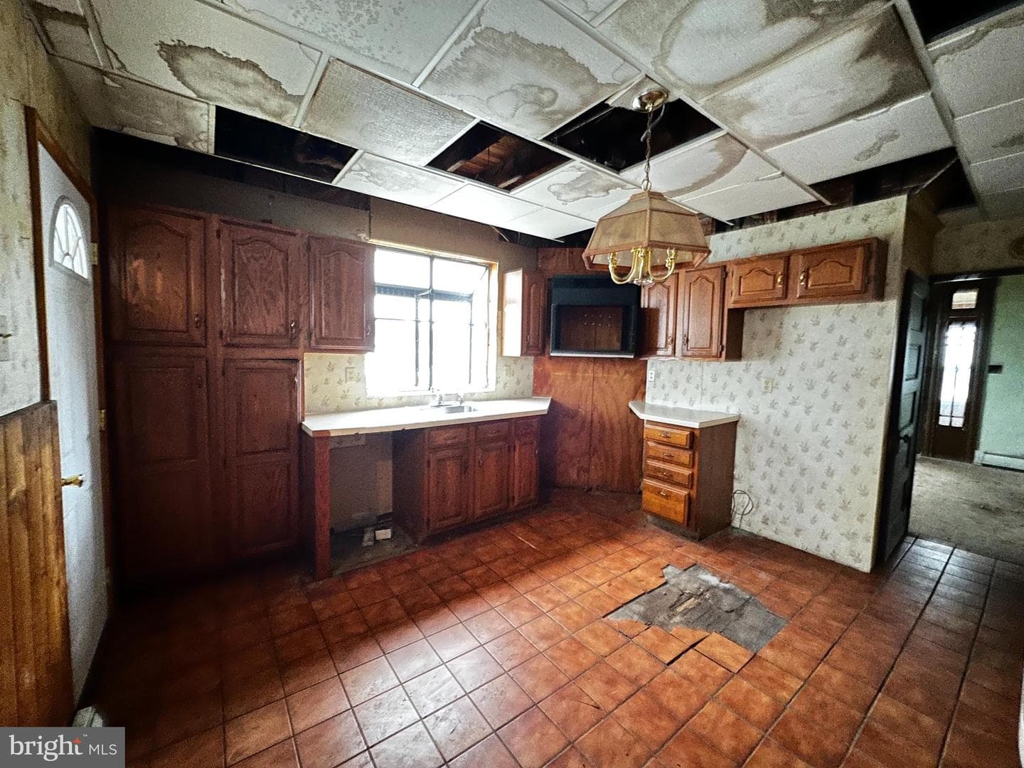 437 E Melrose St photo 11