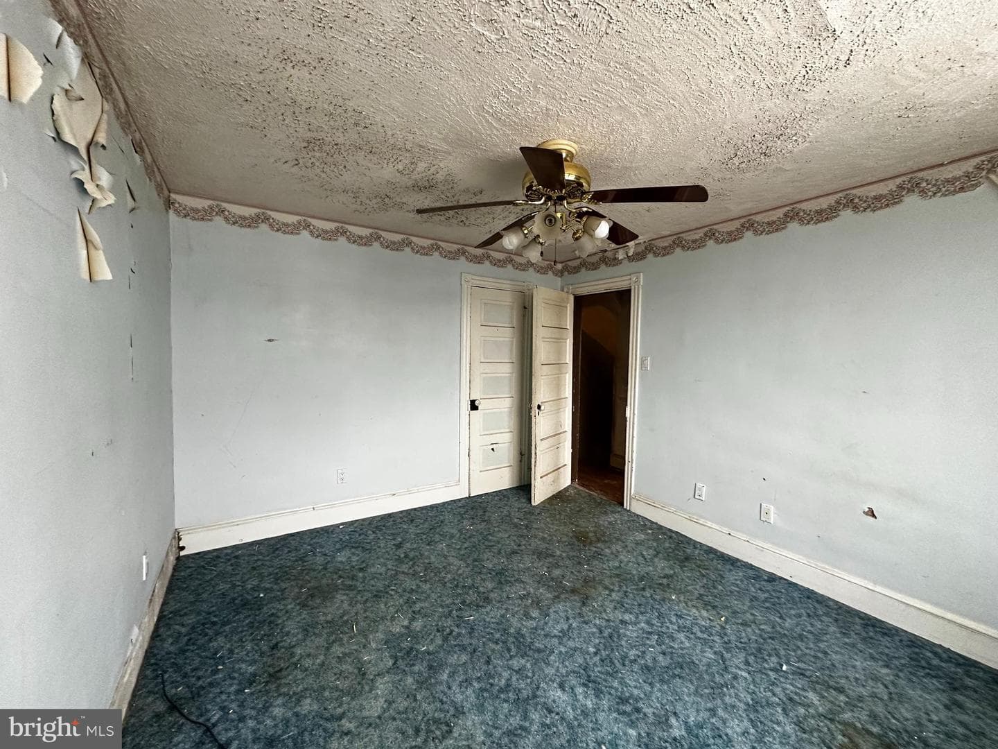 437 E Melrose St photo 13