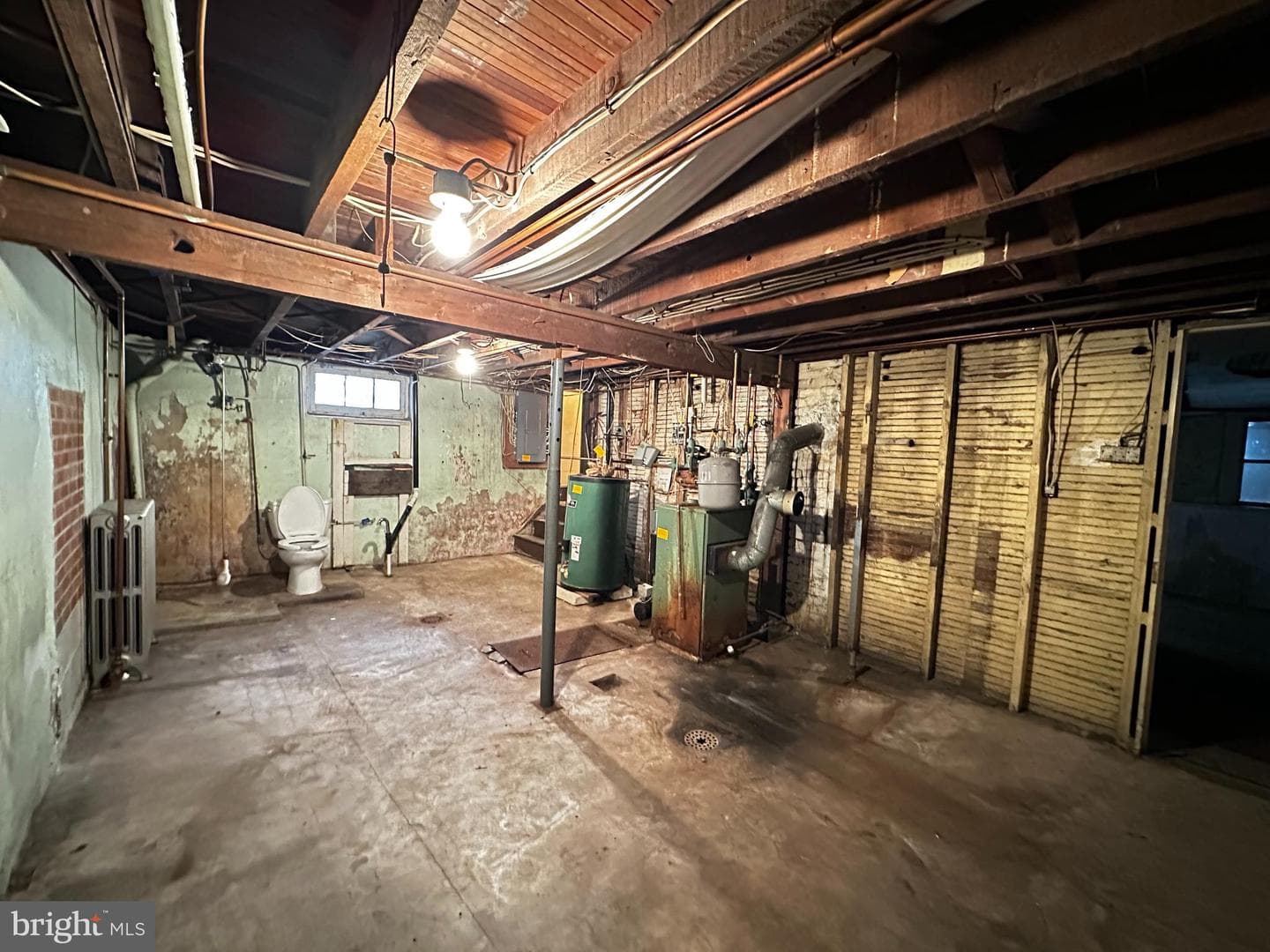 437 E Melrose St photo 24