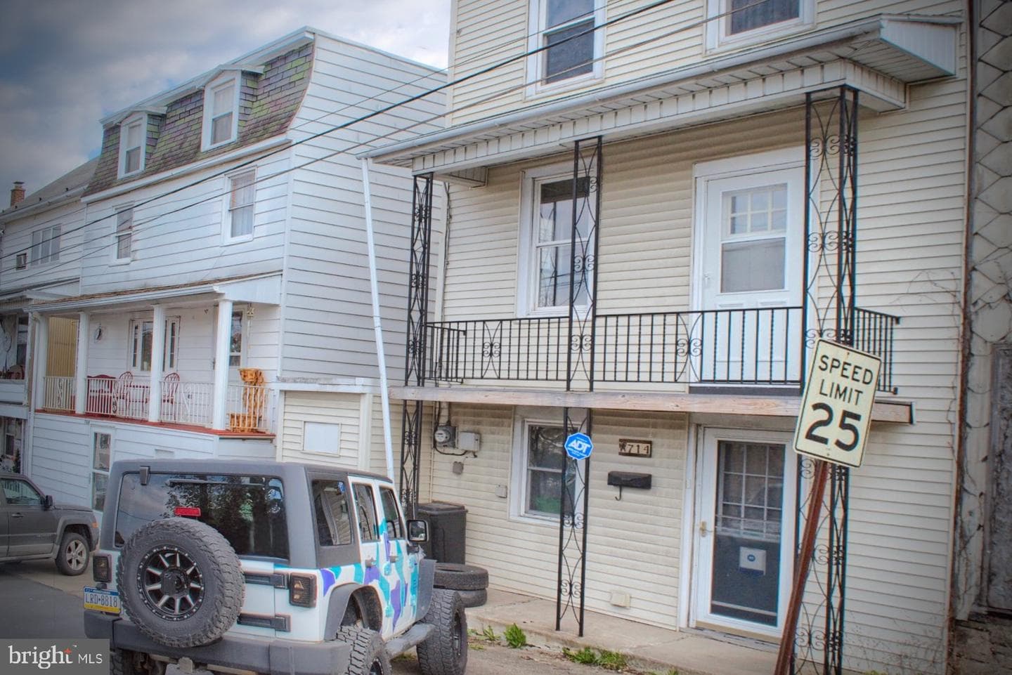 714 W Mulberry Street photo 2