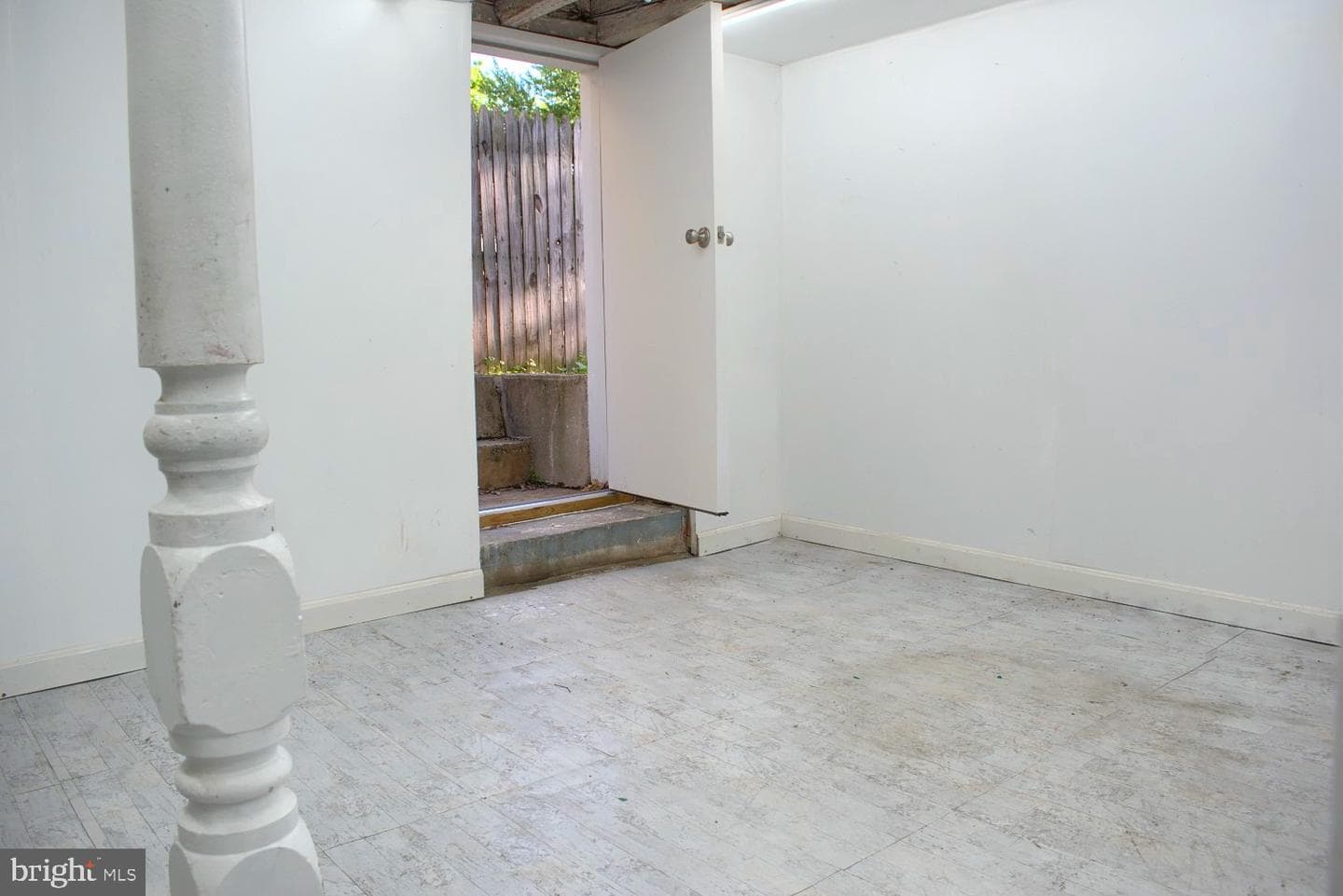27 Sheridan Street N photo 15