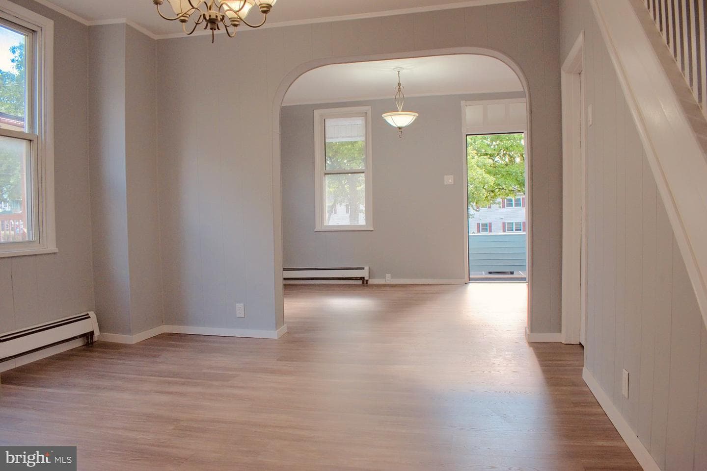 27 Sheridan Street N photo 4