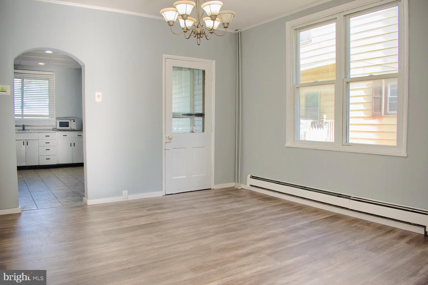 27 Sheridan Street N photo 5