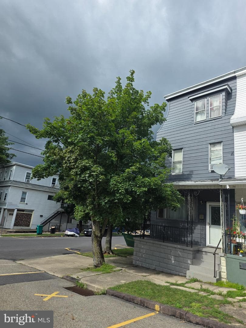 301 S Maple Street photo 1