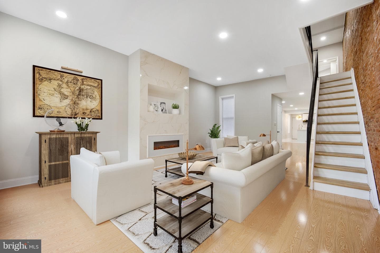 2051 W Oxford Street photo 1