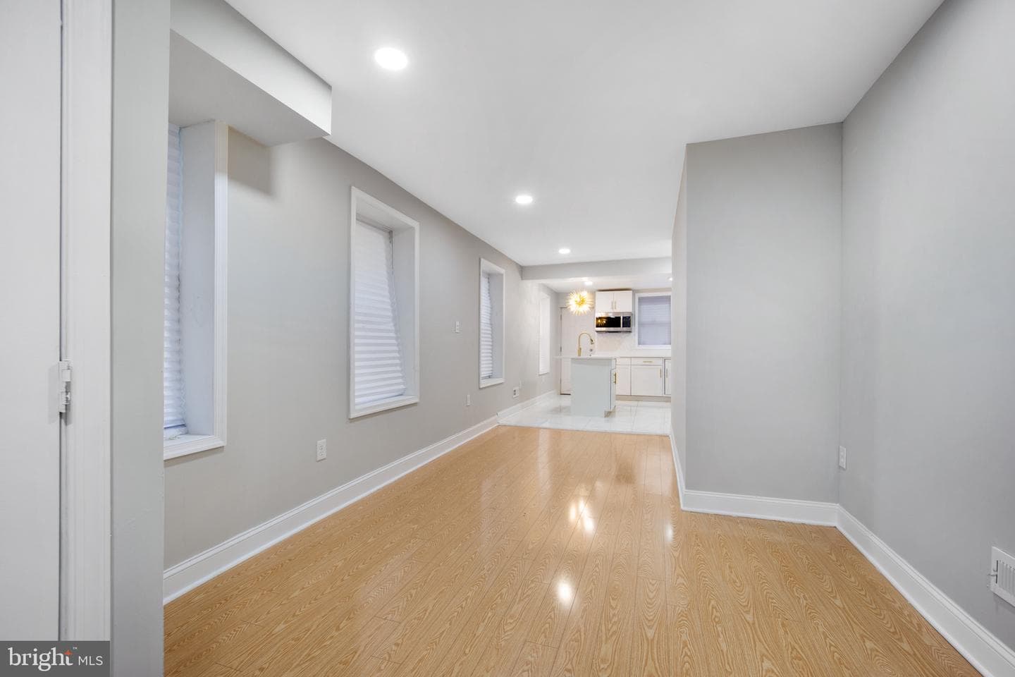 2051 W Oxford Street photo 6