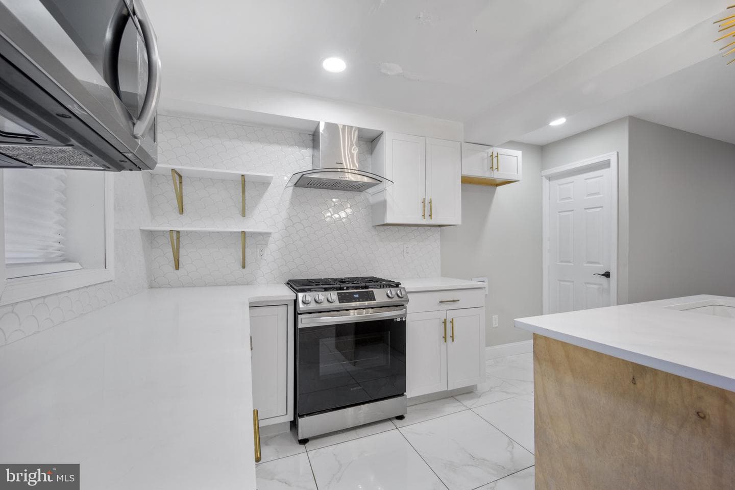 2051 W Oxford Street photo 8
