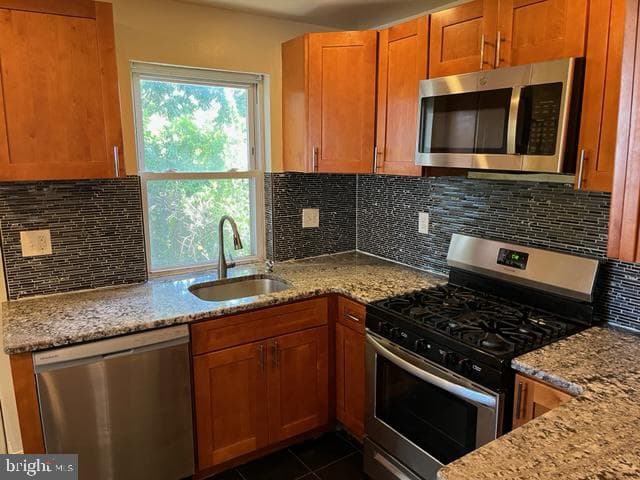 1647 N Marshall Street photo 5