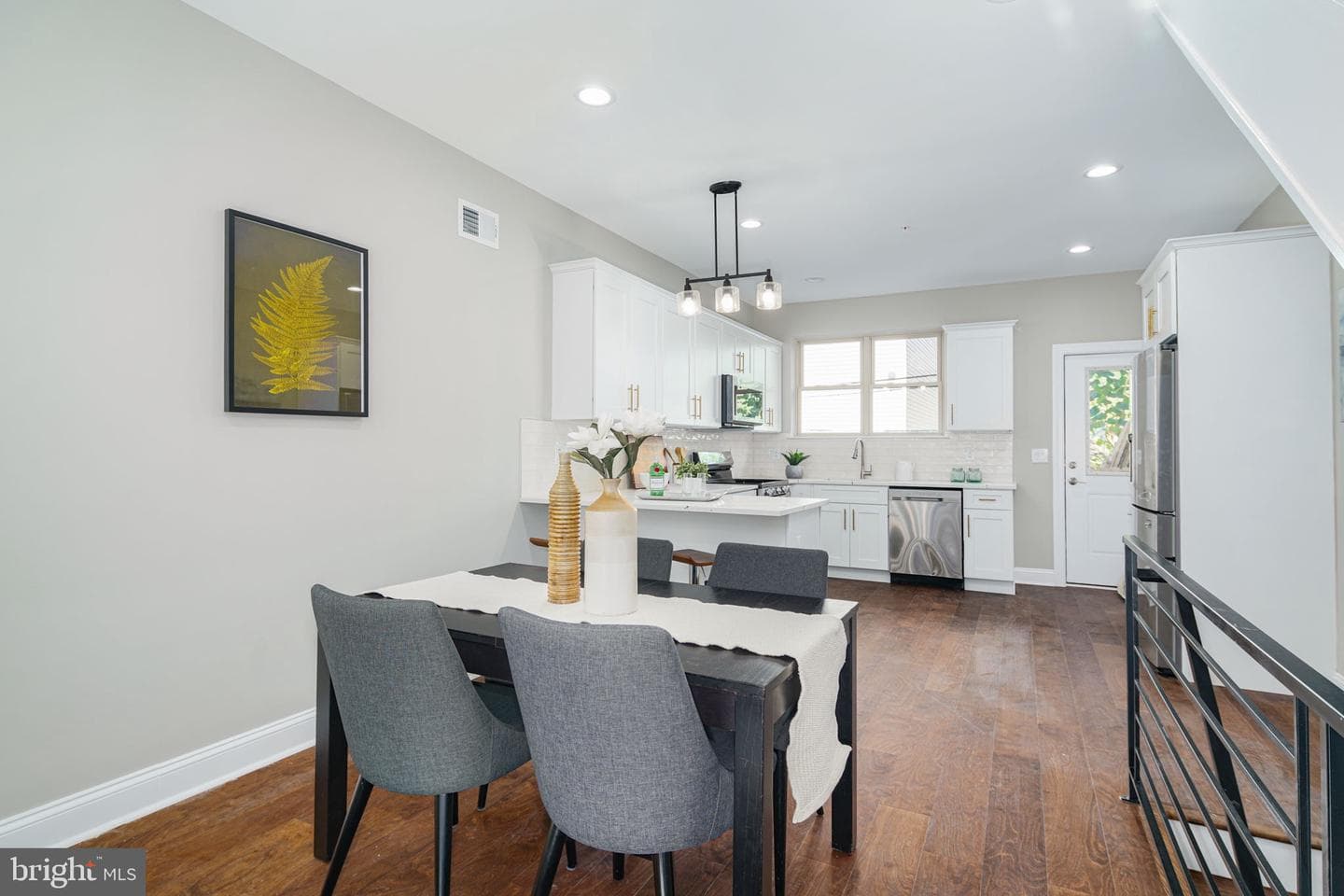 1719 W Seybert St photo 3