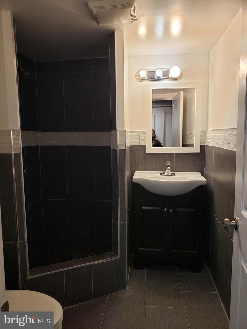 2050 E Cambria Street photo 11