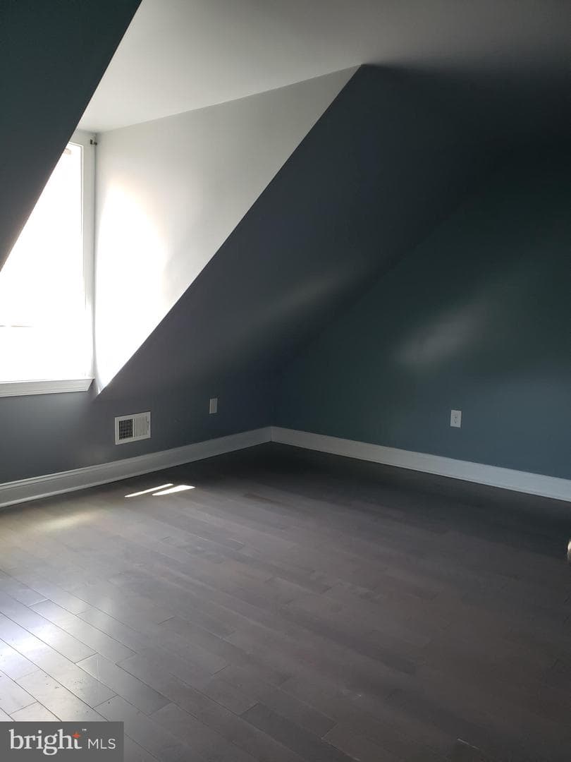2050 E Cambria Street photo 16