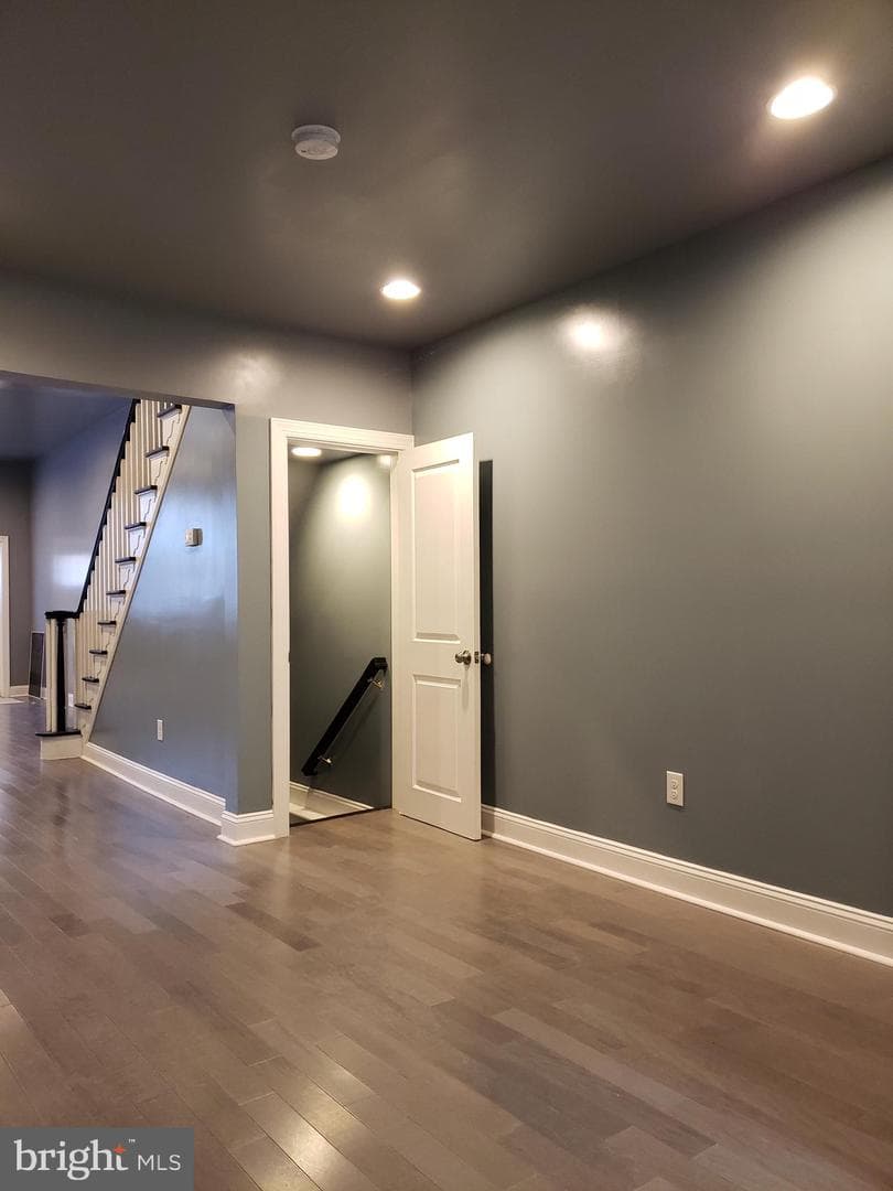 2050 E Cambria Street photo 6