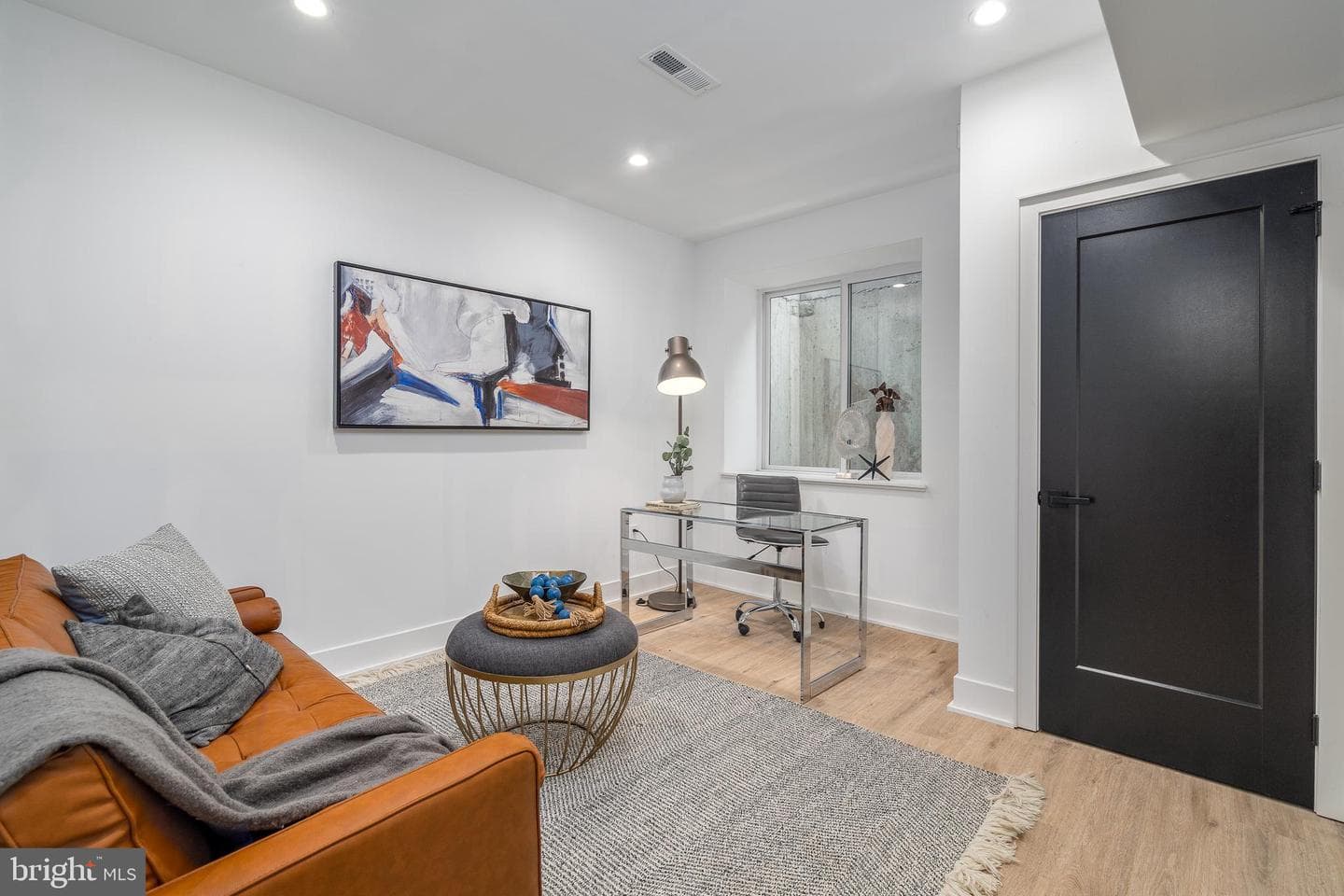 2614 E Hagert Street photo 39