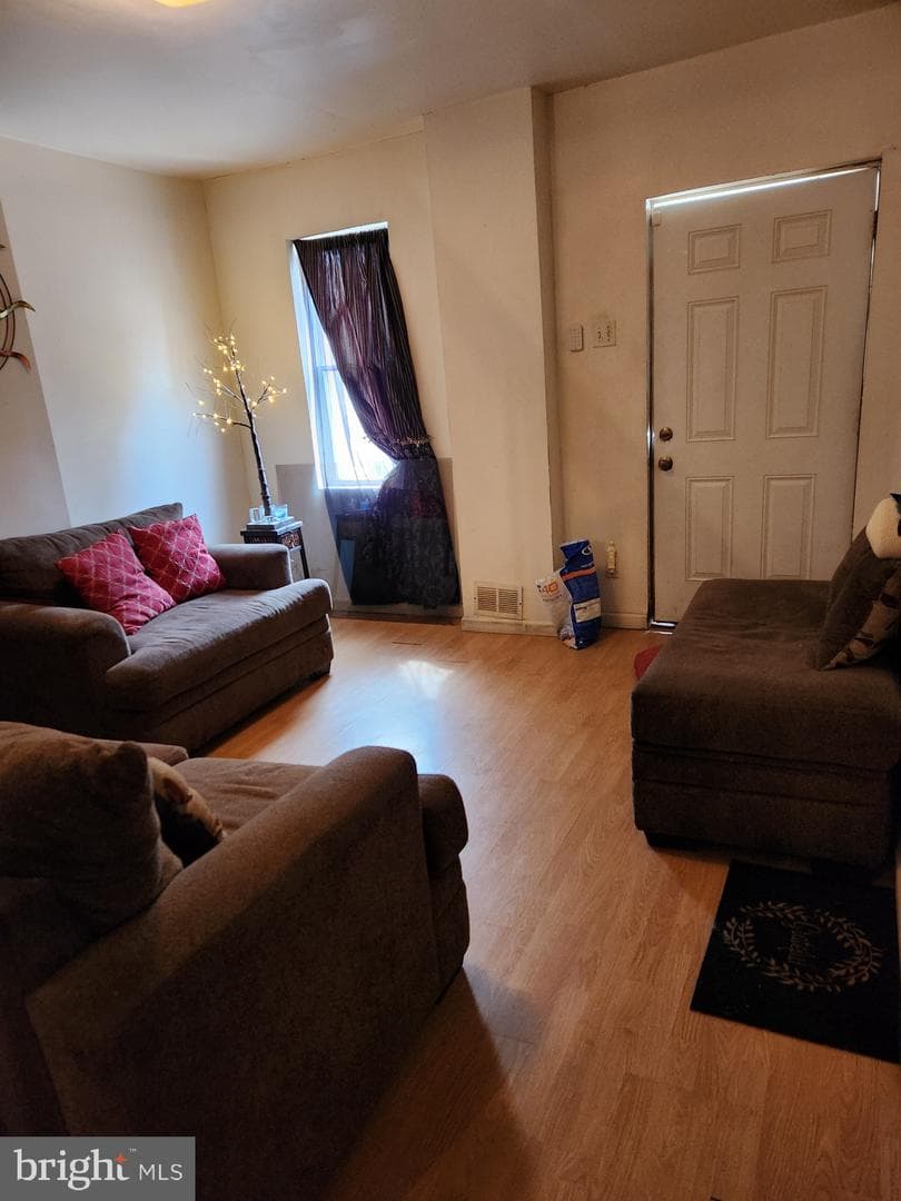 5347 Priscilla Street photo 4