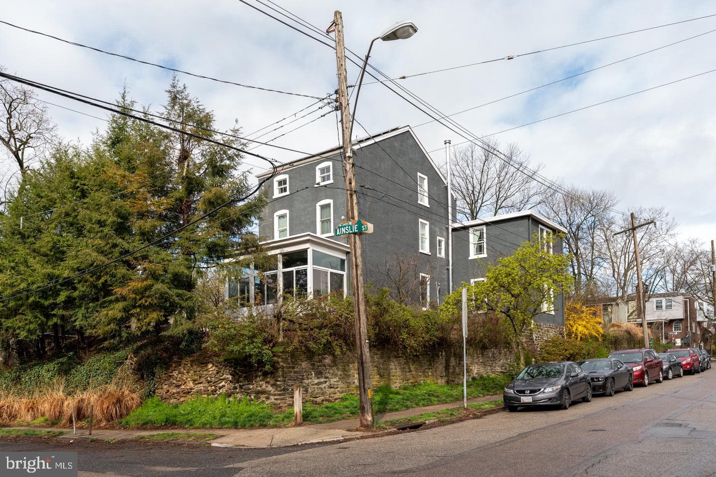 3401 Ainslie Street photo 2