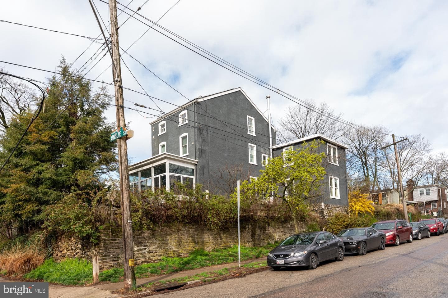 3401 Ainslie Street photo 3