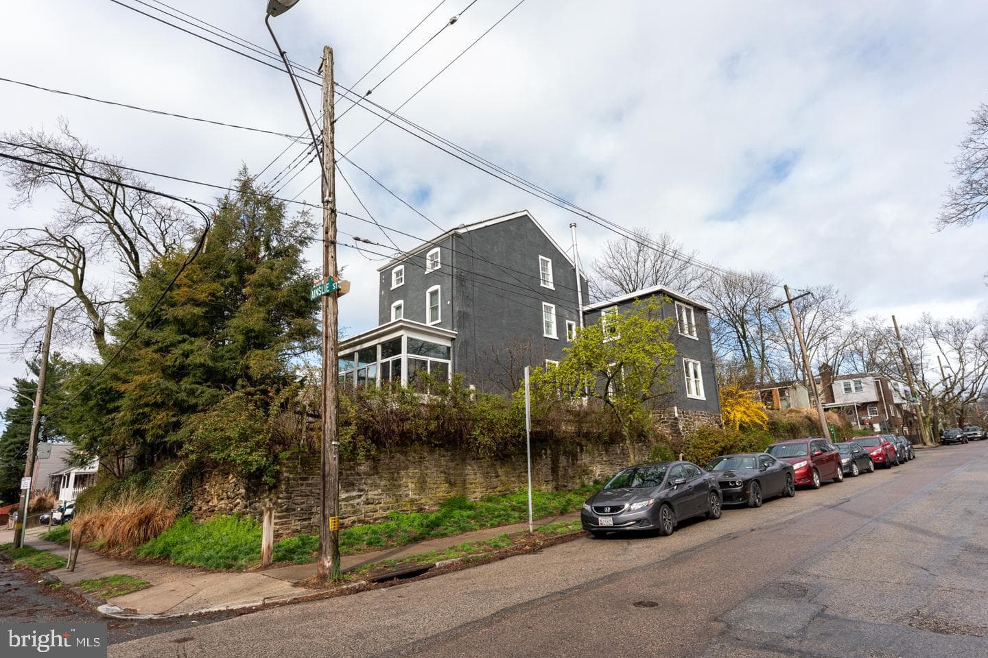 3401 Ainslie Street photo 4