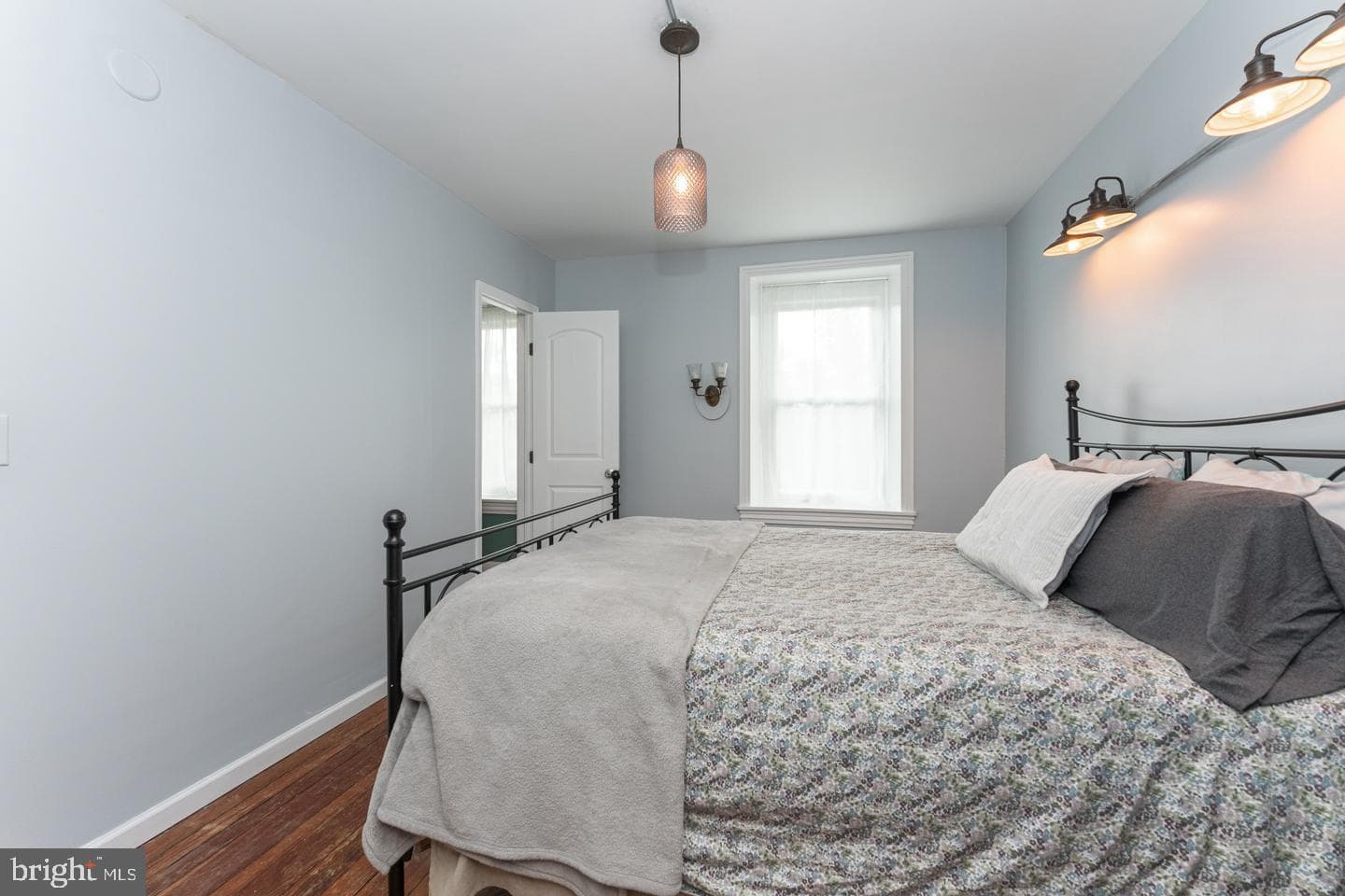 3401 Ainslie Street photo 43
