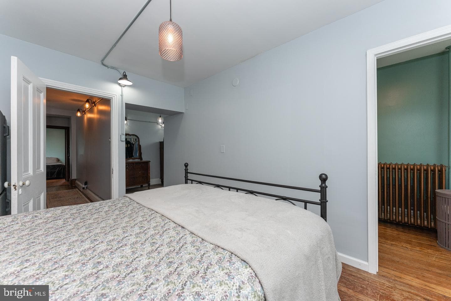 3401 Ainslie Street photo 45